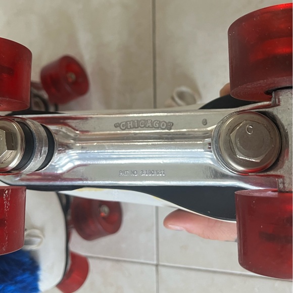 CHICAGO 1970s vintage roller skates with pompoms - Picture 3 of 5